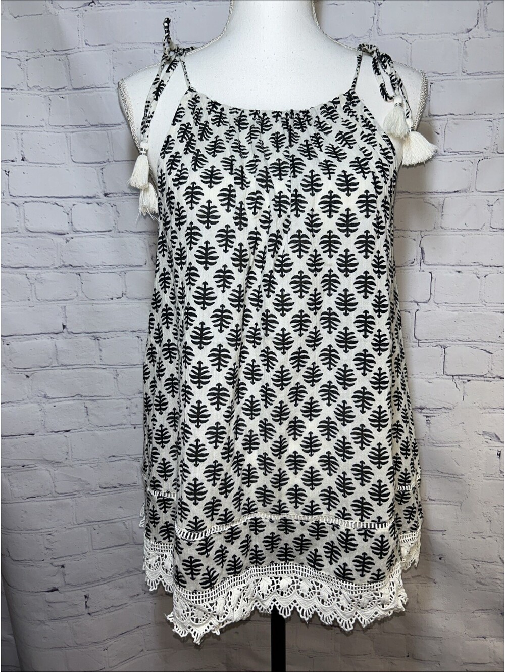 Old Navy High Neck Halter Top L Black Ivory Leaf Print Lace Hem Tassel Boho